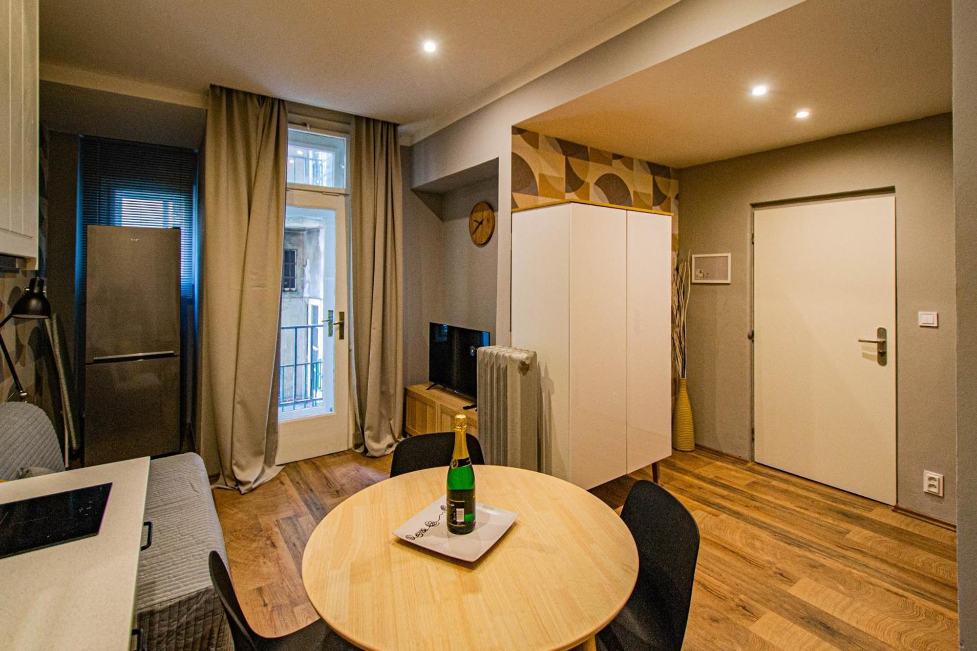 Cozy Studio In The Main City Center Прага Экстерьер фото